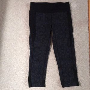 Blue/Black Lace Print Yoga Capri